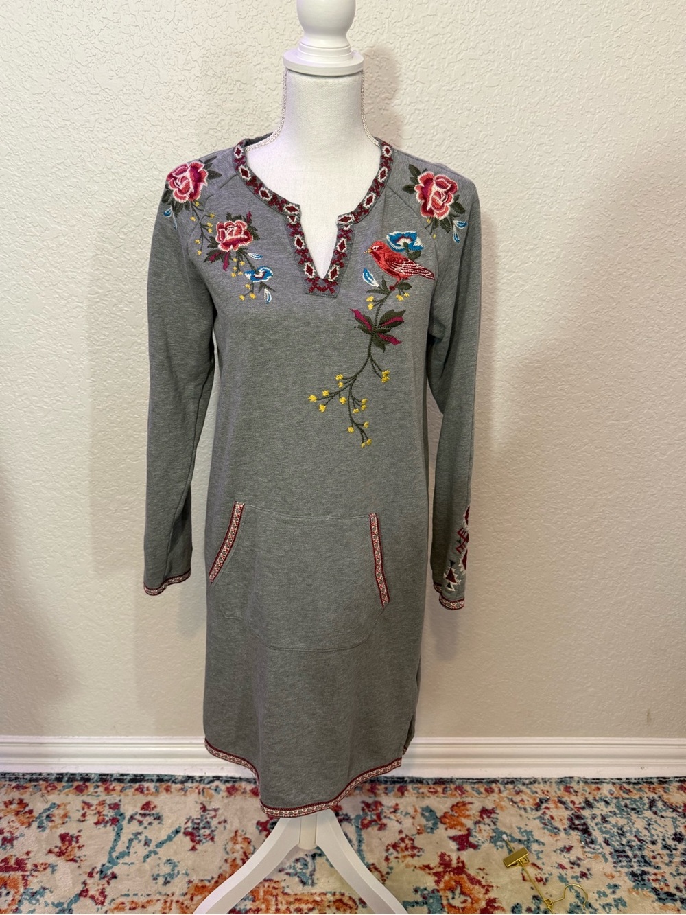 DRIFTWOOD Grey Long-Sleeve Embroidered Shift Dress with Floral Motif (B1)